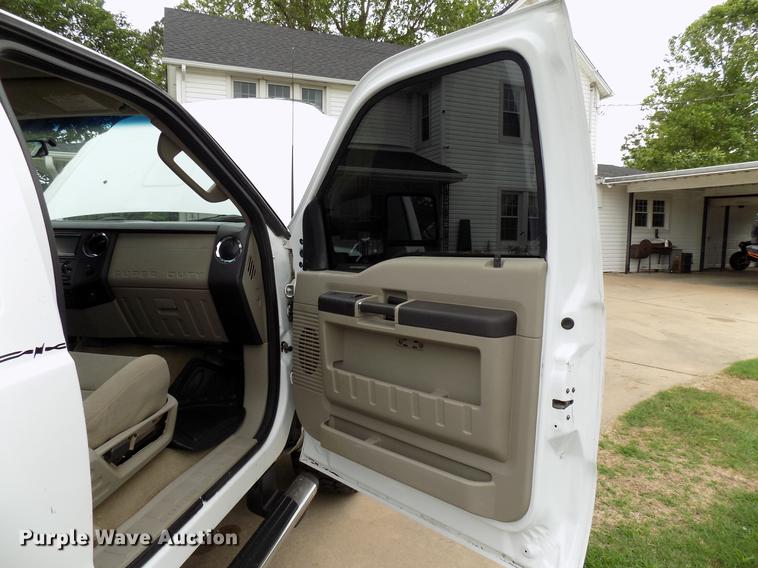 image for item FJ9288 2008 Ford F250 Super Duty Crew Cab pickup truck