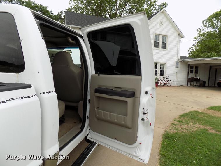 image for item FJ9288 2008 Ford F250 Super Duty Crew Cab pickup truck