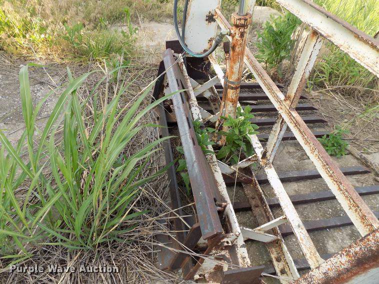 image for item FJ9294 Skid steer hay grapple