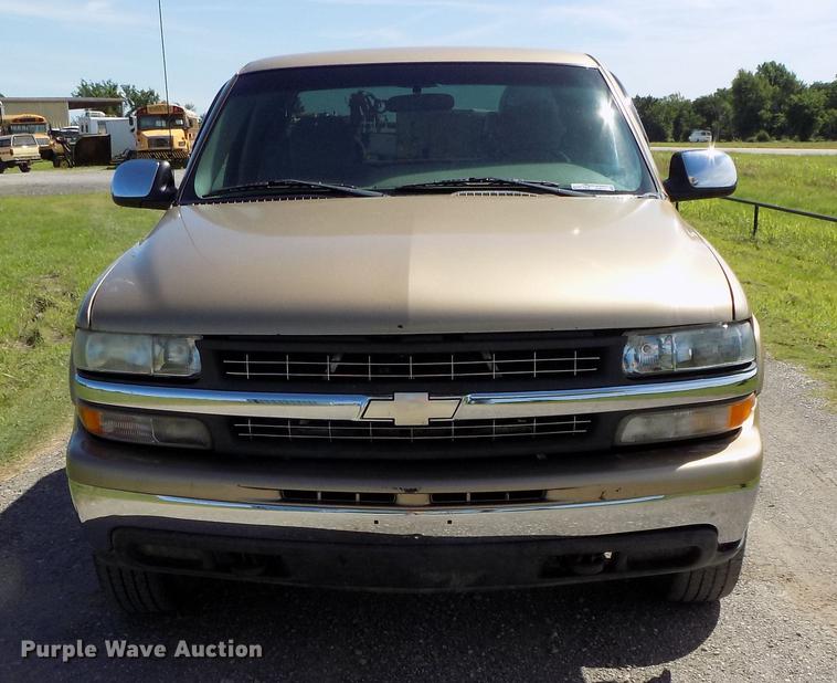 image for item FJ9313 2001 Chevrolet Silverado 2500 Ext. Cab pickup truck