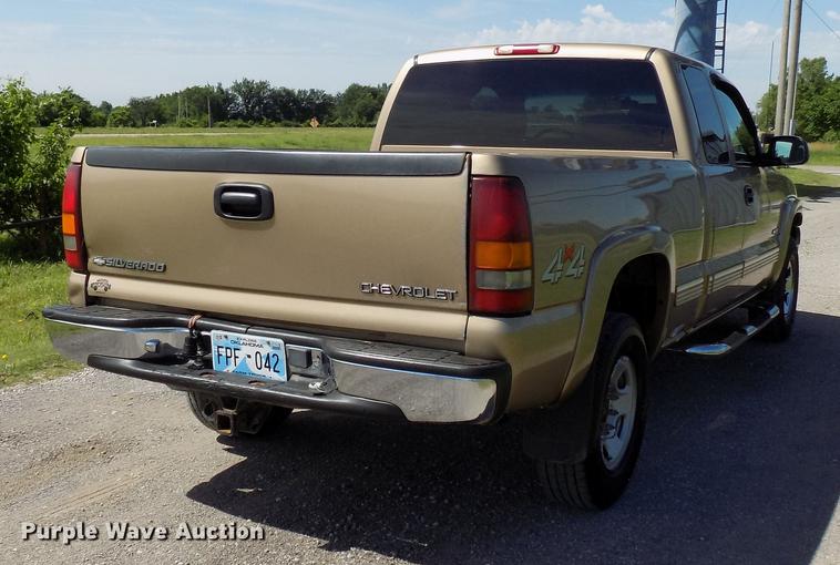 image for item FJ9313 2001 Chevrolet Silverado 2500 Ext. Cab pickup truck