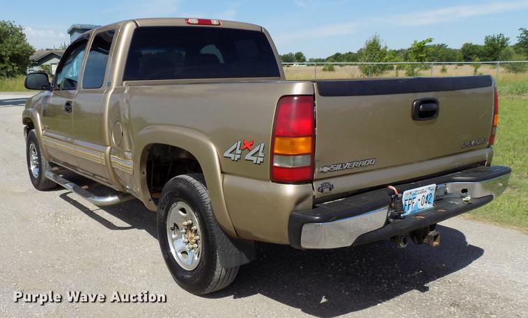 image for item FJ9313 2001 Chevrolet Silverado 2500 Ext. Cab pickup truck