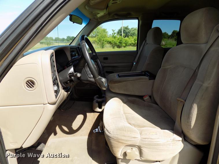 image for item FJ9313 2001 Chevrolet Silverado 2500 Ext. Cab pickup truck