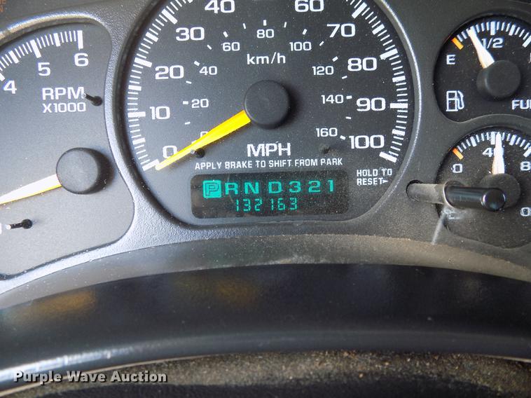 image for item FJ9313 2001 Chevrolet Silverado 2500 Ext. Cab pickup truck