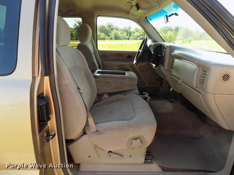 image for item FJ9313 2001 Chevrolet Silverado 2500 Ext. Cab pickup truck