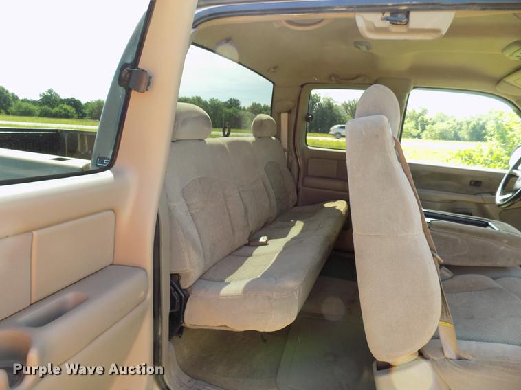 image for item FJ9313 2001 Chevrolet Silverado 2500 Ext. Cab pickup truck