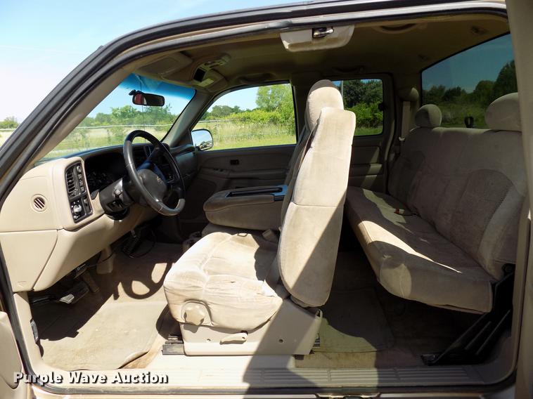 image for item FJ9313 2001 Chevrolet Silverado 2500 Ext. Cab pickup truck