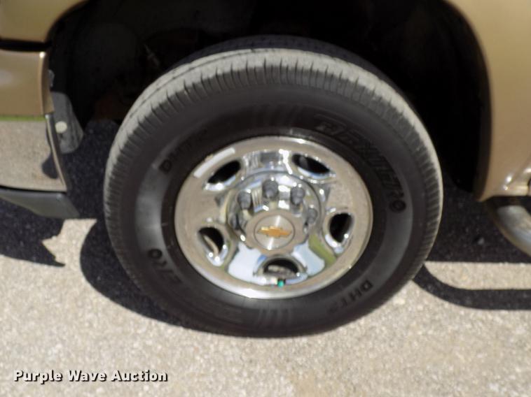 image for item FJ9313 2001 Chevrolet Silverado 2500 Ext. Cab pickup truck