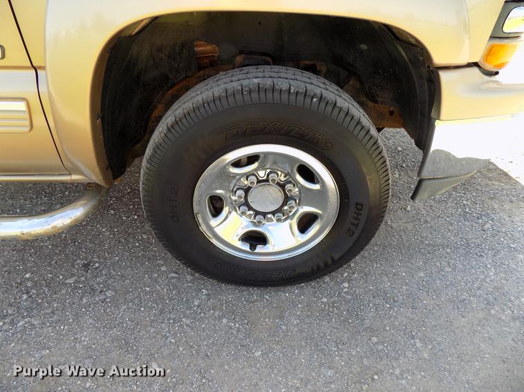 image for item FJ9313 2001 Chevrolet Silverado 2500 Ext. Cab pickup truck