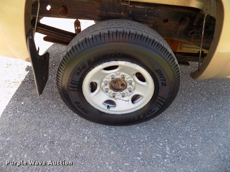 image for item FJ9313 2001 Chevrolet Silverado 2500 Ext. Cab pickup truck