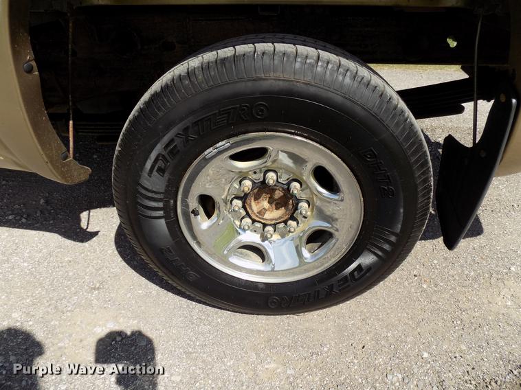 image for item FJ9313 2001 Chevrolet Silverado 2500 Ext. Cab pickup truck