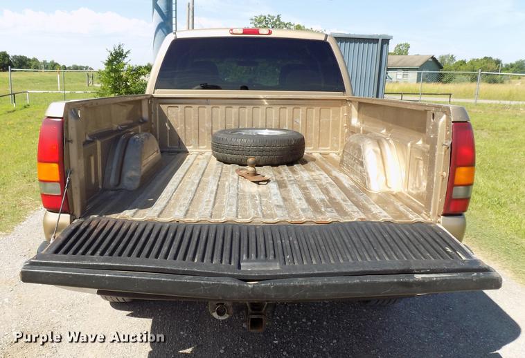 image for item FJ9313 2001 Chevrolet Silverado 2500 Ext. Cab pickup truck