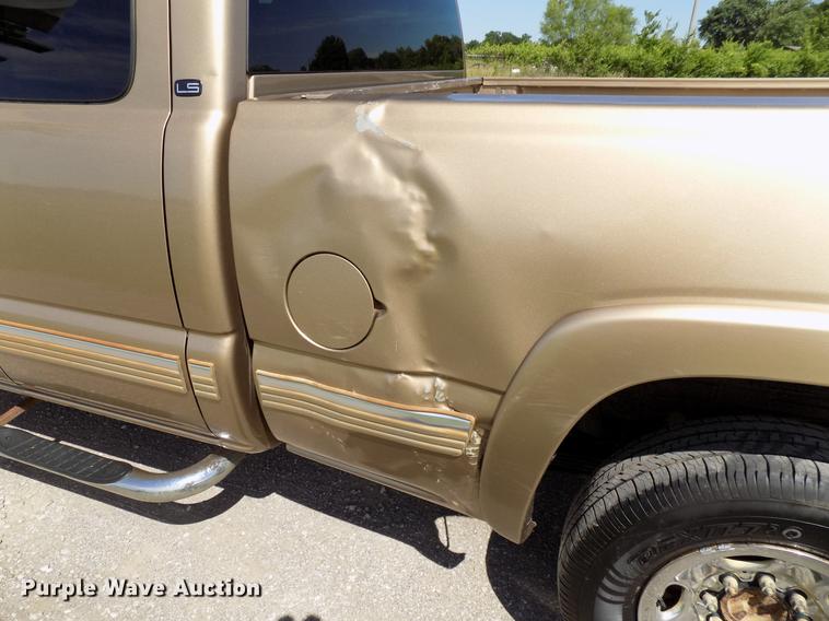 image for item FJ9313 2001 Chevrolet Silverado 2500 Ext. Cab pickup truck