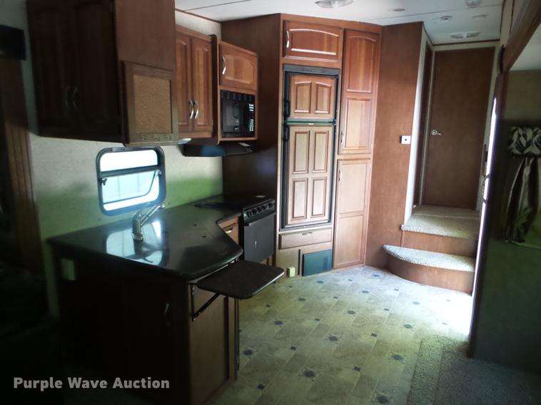 image for item FM9359 2013 Winnebago Lite Five camper