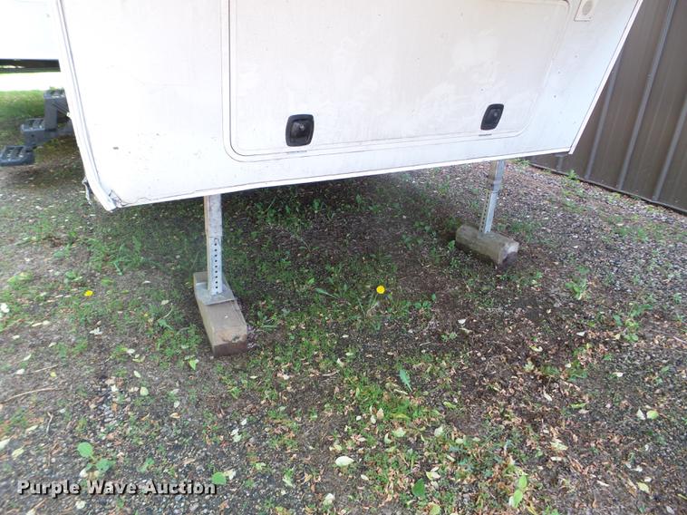 image for item FM9359 2013 Winnebago Lite Five camper