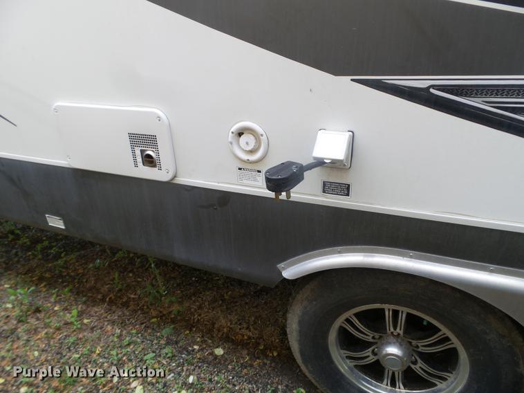 image for item FM9359 2013 Winnebago Lite Five camper