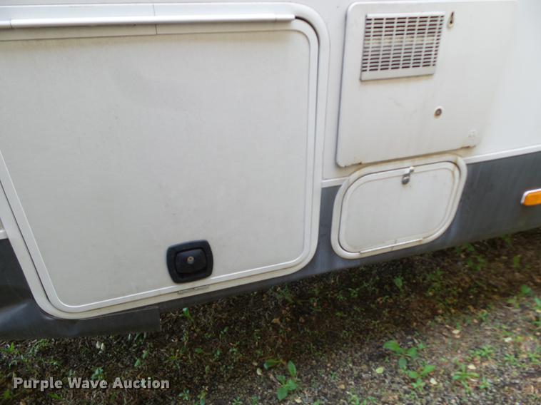 image for item FM9359 2013 Winnebago Lite Five camper