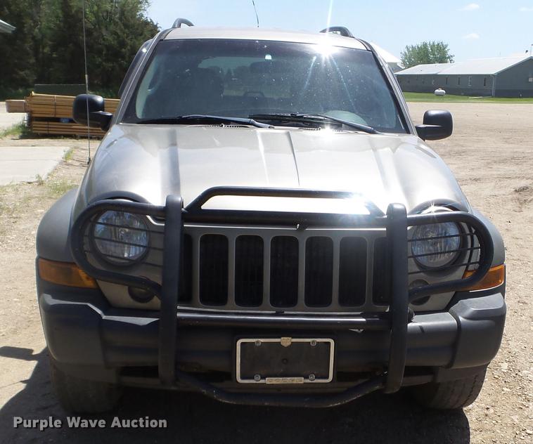 image for item FM9372 2005 Jeep Liberty SUV