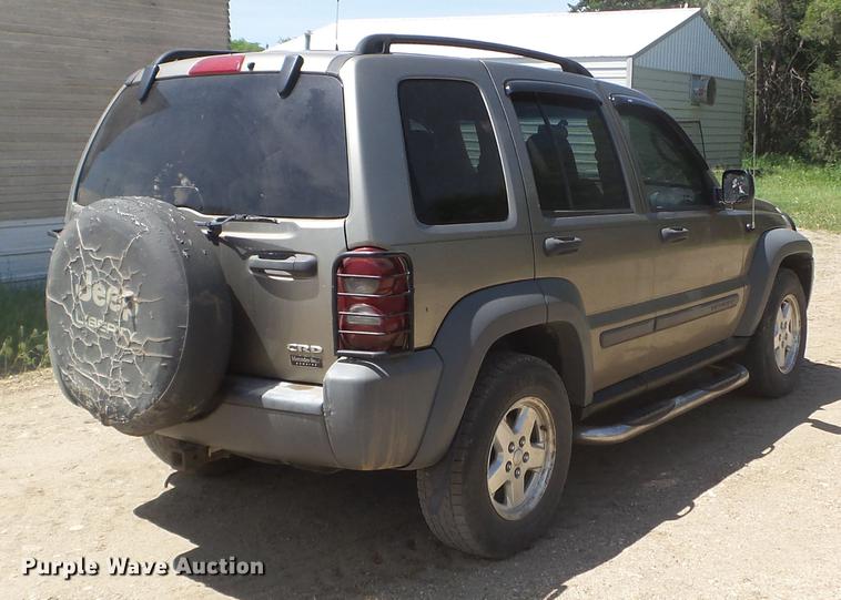 image for item FM9372 2005 Jeep Liberty SUV