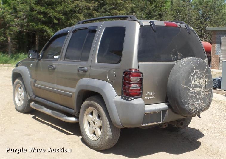 image for item FM9372 2005 Jeep Liberty SUV
