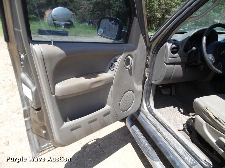 image for item FM9372 2005 Jeep Liberty SUV