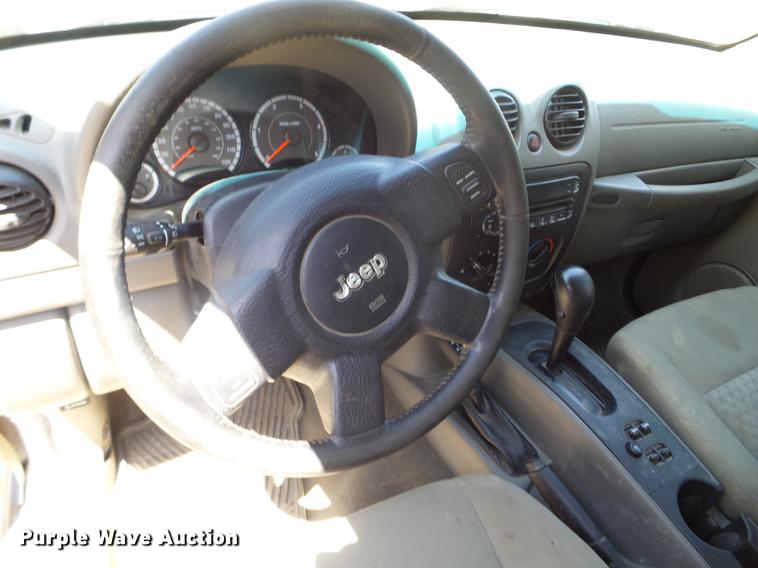 image for item FM9372 2005 Jeep Liberty SUV