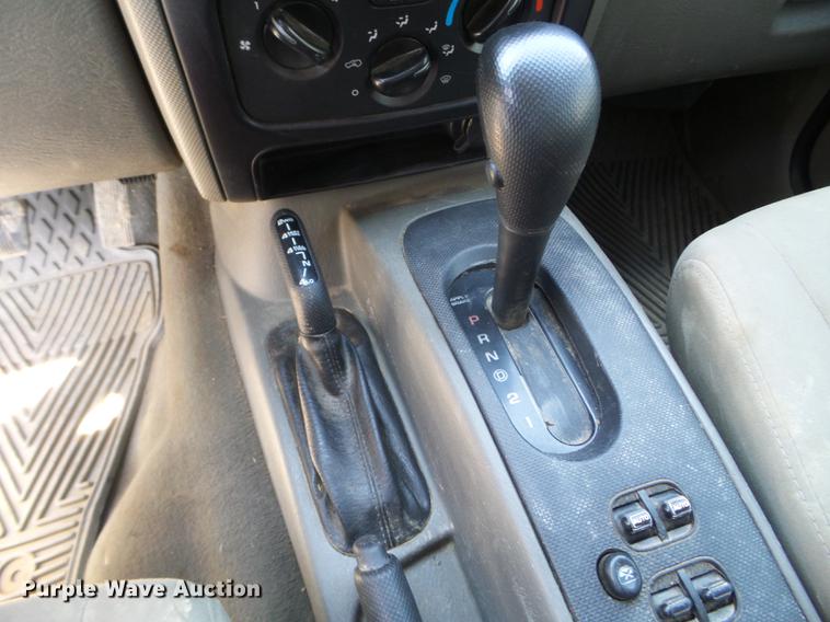 image for item FM9372 2005 Jeep Liberty SUV