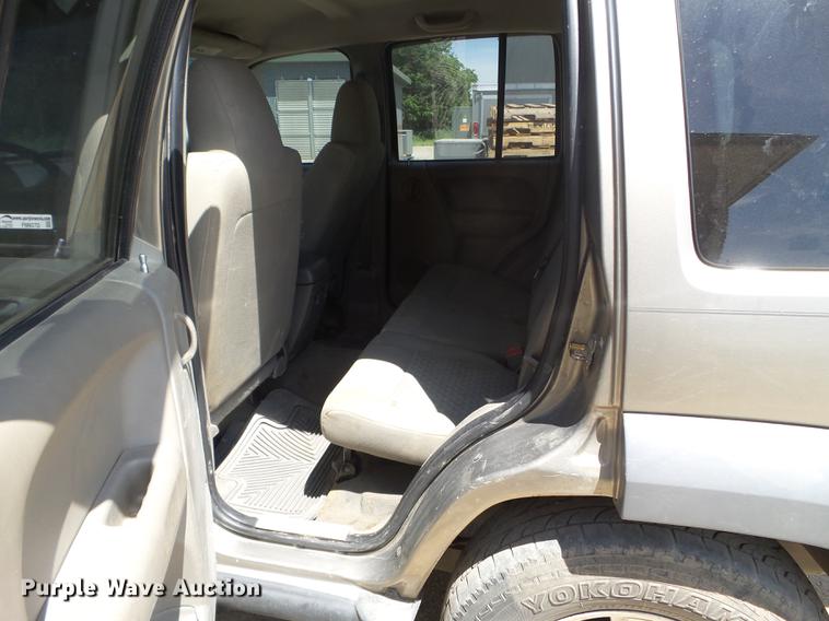 image for item FM9372 2005 Jeep Liberty SUV