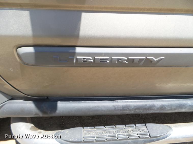 image for item FM9372 2005 Jeep Liberty SUV