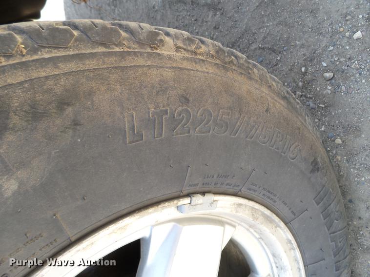 image for item FM9372 2005 Jeep Liberty SUV