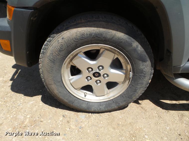 image for item FM9372 2005 Jeep Liberty SUV