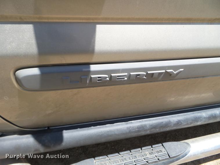 image for item FM9372 2005 Jeep Liberty SUV