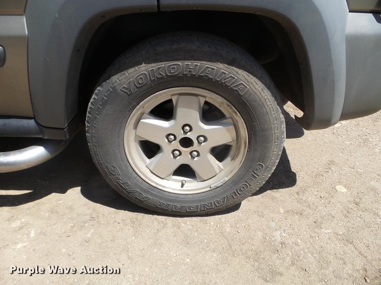 image for item FM9372 2005 Jeep Liberty SUV