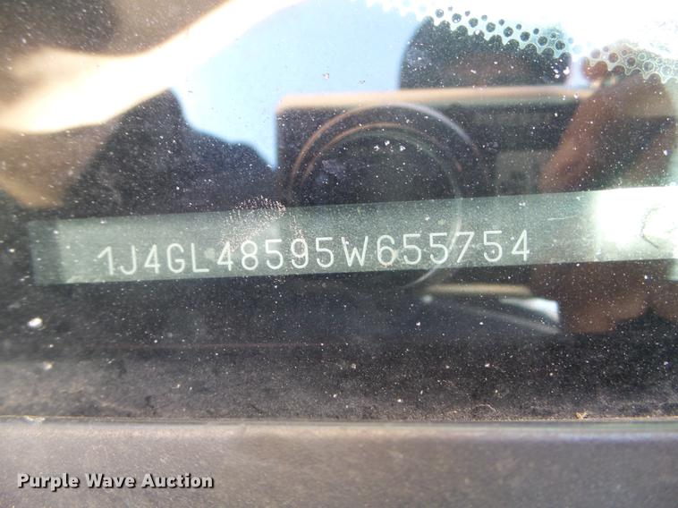 image for item FM9372 2005 Jeep Liberty SUV