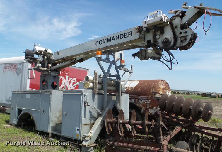 image for item FM9376 Dueco service bed with digger derrick