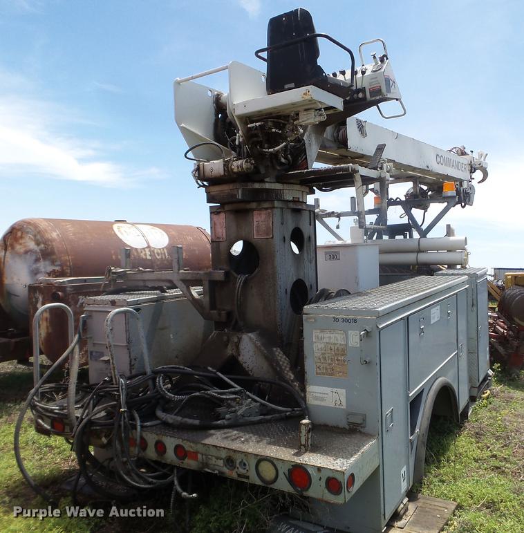 image for item FM9376 Dueco service bed with digger derrick