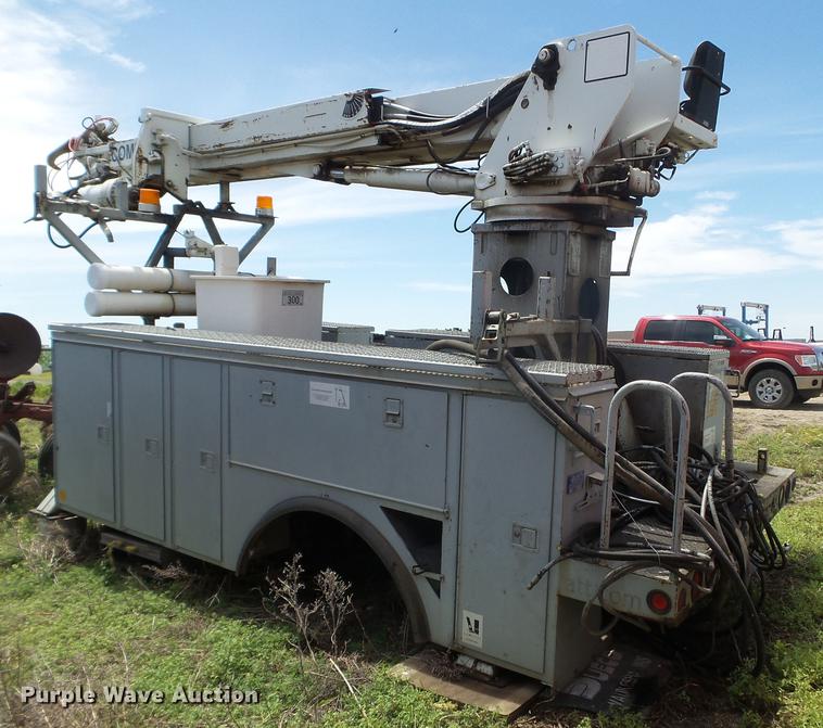 image for item FM9376 Dueco service bed with digger derrick