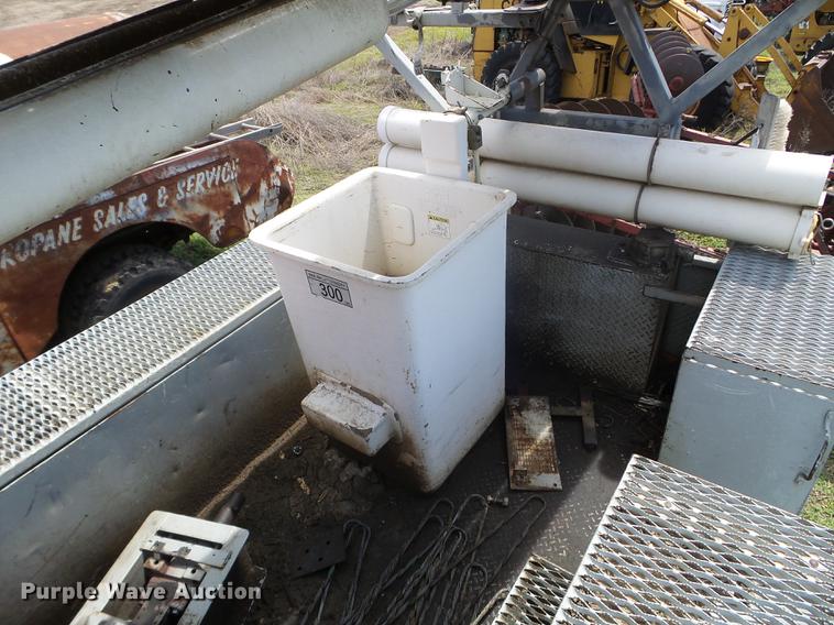 image for item FM9376 Dueco service bed with digger derrick