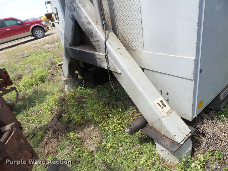 image for item FM9376 Dueco service bed with digger derrick