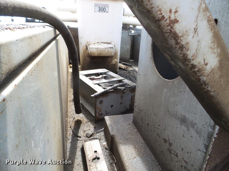 image for item FM9376 Dueco service bed with digger derrick