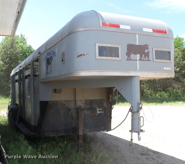 image for item FM9379 1986 Bonanza livestock trailer