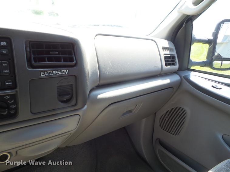 image for item FM9392 2000 Ford Excursion XLT SUV