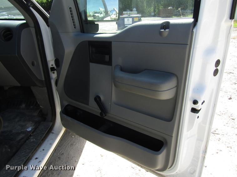 image for item FO9282 2005 Ford F150 pickup truck