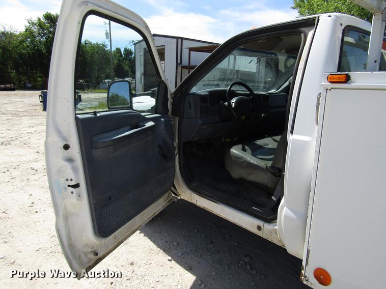 image for item FO9284 1999 Ford F550 bucket truck