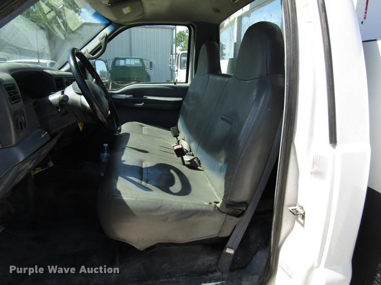 image for item FO9284 1999 Ford F550 bucket truck