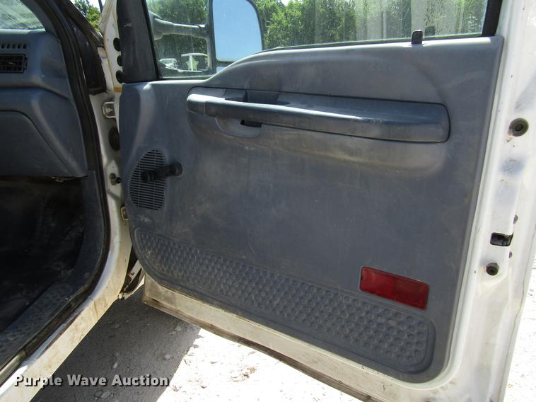 image for item FO9284 1999 Ford F550 bucket truck