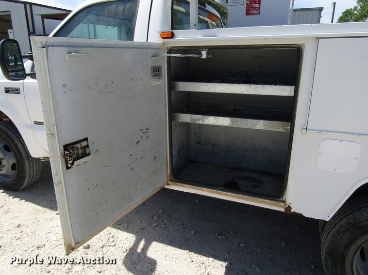 image for item FO9284 1999 Ford F550 bucket truck