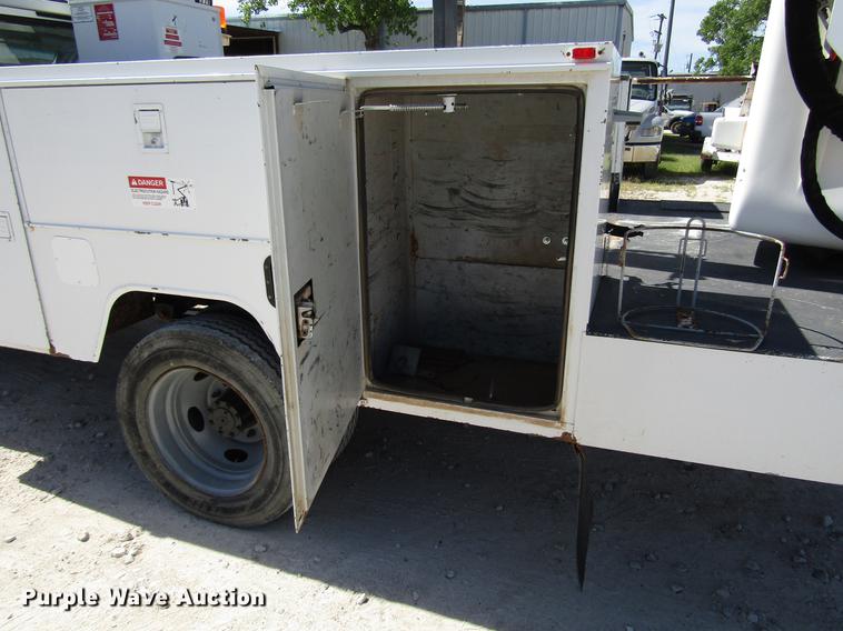 image for item FO9284 1999 Ford F550 bucket truck