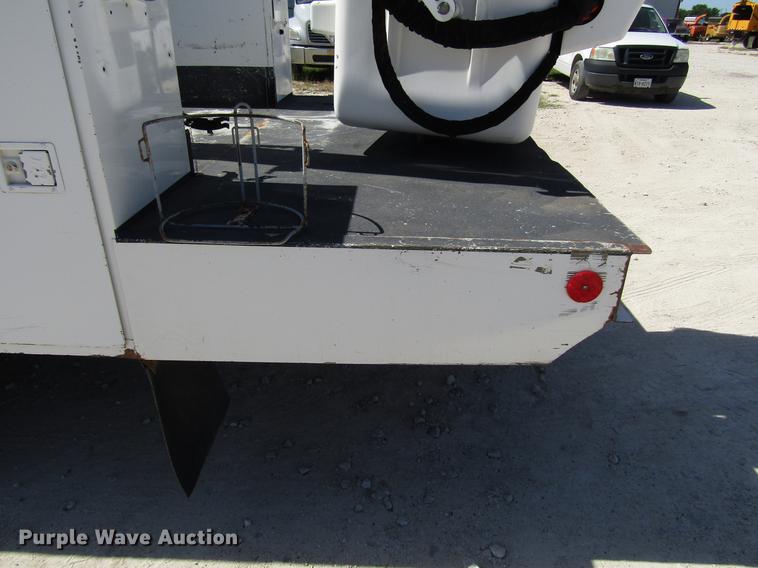 image for item FO9284 1999 Ford F550 bucket truck
