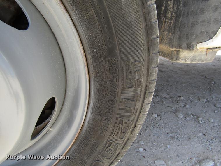 image for item FO9284 1999 Ford F550 bucket truck